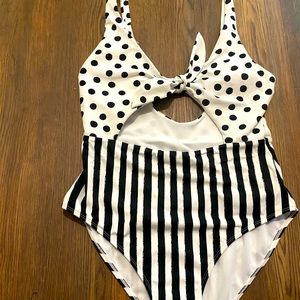 One piece stripe & polka dot black and white